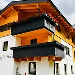 Augl\'S Hof